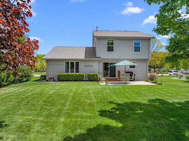 1514 Ravine Forest DRIVE, West Bend, WI 53090