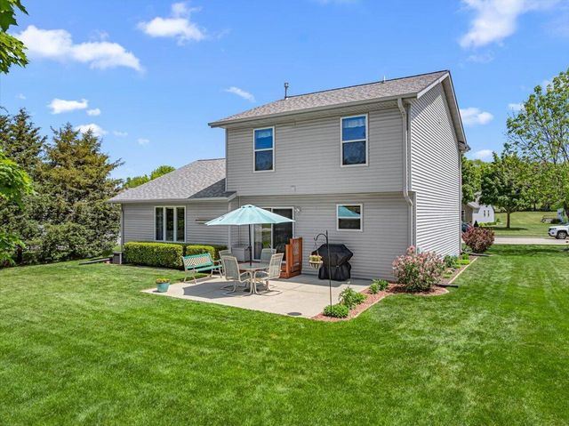 1514 Ravine Forest DRIVE, West Bend, WI 53090