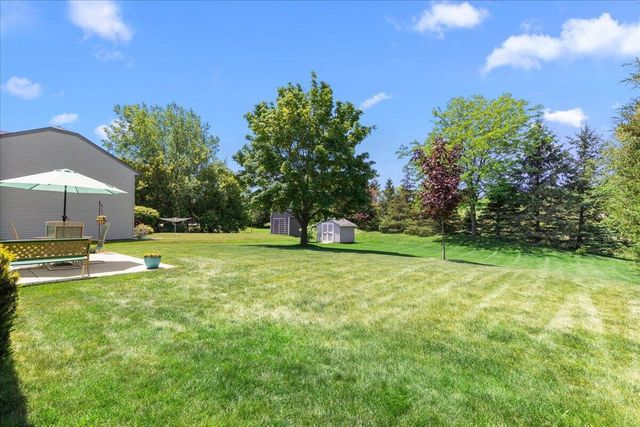 1514 Ravine Forest DRIVE, West Bend, WI 53090