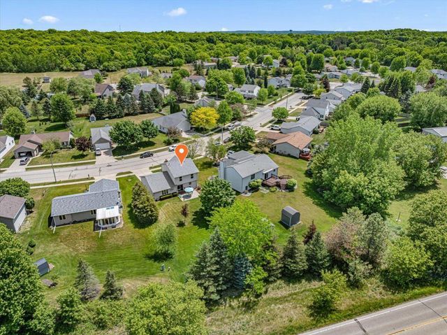 1514 Ravine Forest DRIVE, West Bend, WI 53090