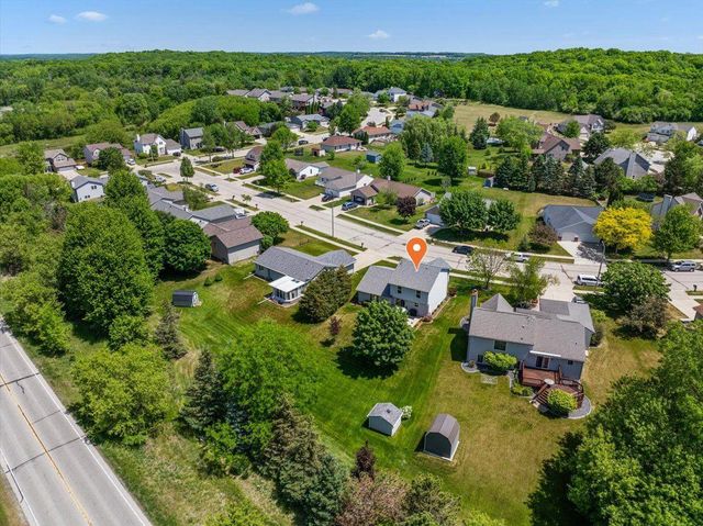 1514 Ravine Forest DRIVE, West Bend, WI 53090