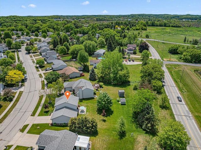 1514 Ravine Forest DRIVE, West Bend, WI 53090