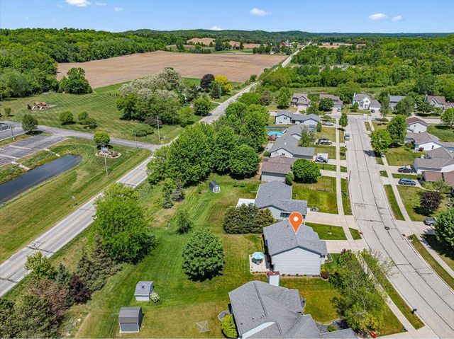 1514 Ravine Forest DRIVE, West Bend, WI 53090