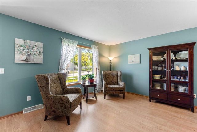 1514 Ravine Forest DRIVE, West Bend, WI 53090