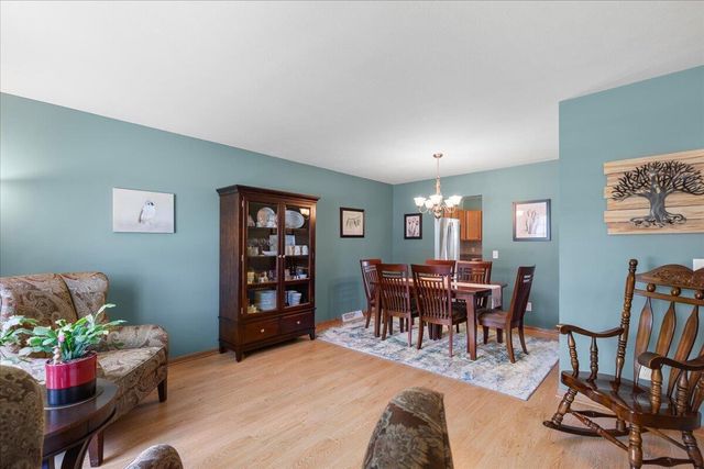 1514 Ravine Forest DRIVE, West Bend, WI 53090