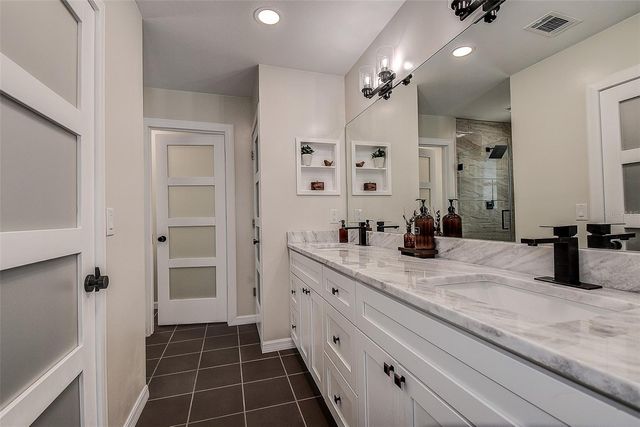 1105 CLIPPERS WAY, Tarpon Springs, FL 34689