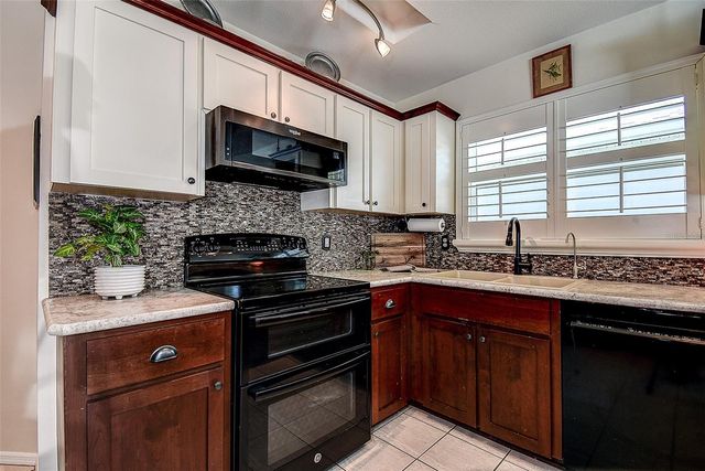 1105 CLIPPERS WAY, Tarpon Springs, FL 34689