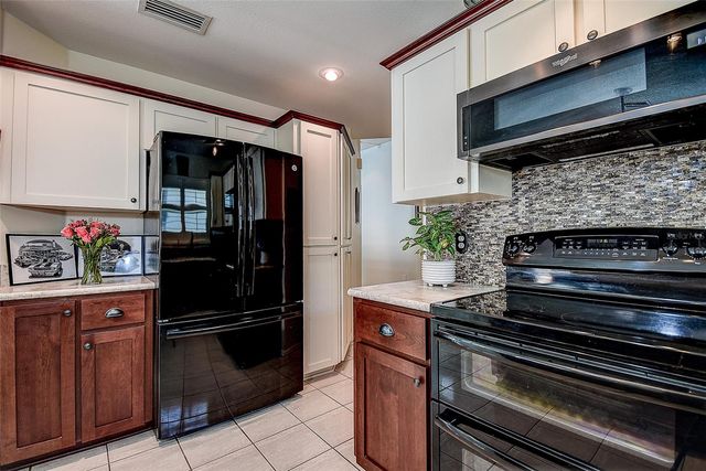 1105 CLIPPERS WAY, Tarpon Springs, FL 34689