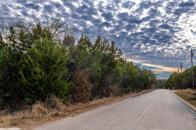 917 Bobcat Trail, Granbury, TX 76048