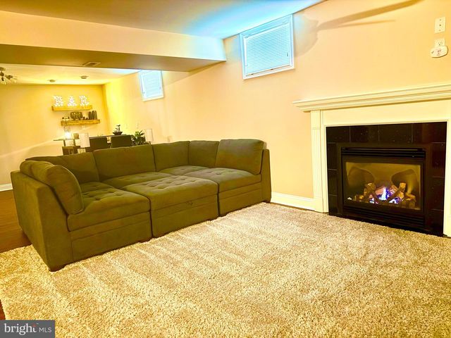 2462 FIVE SHILLINGS RD, Frederick, MD 21701