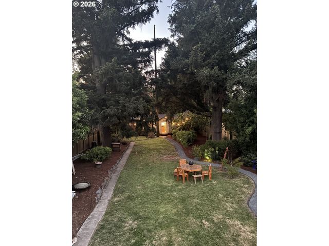 7811 Ne PRESCOTT St, Portland, OR 97218