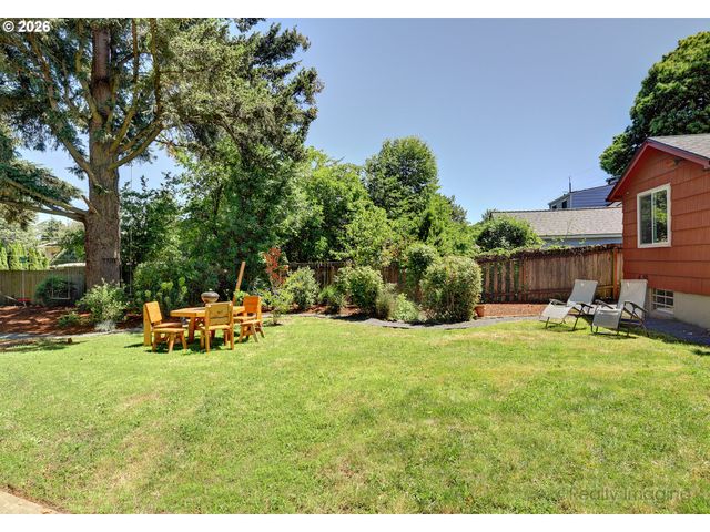 7811 Ne PRESCOTT St, Portland, OR 97218