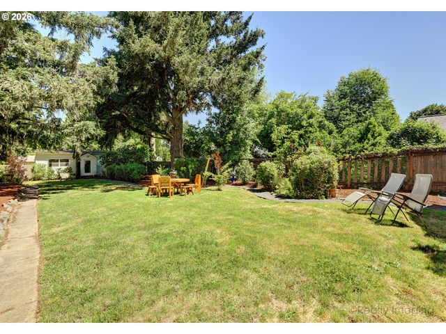 7811 Ne PRESCOTT St, Portland, OR 97218