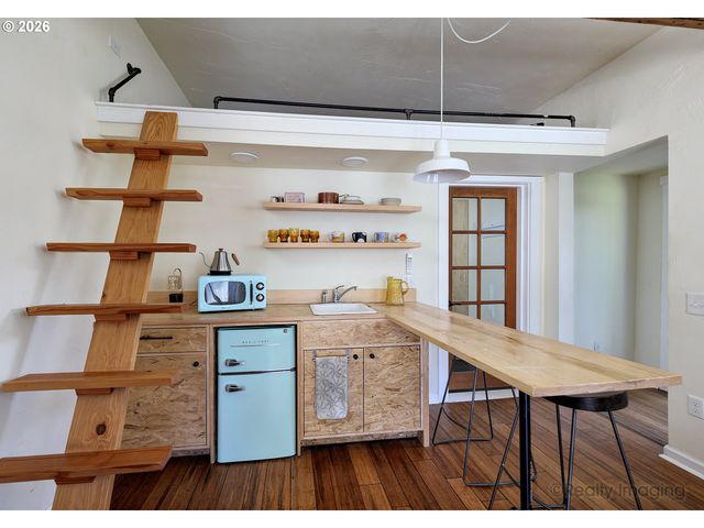 7811 Ne PRESCOTT St, Portland, OR 97218