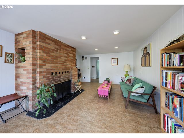 7811 Ne PRESCOTT St, Portland, OR 97218