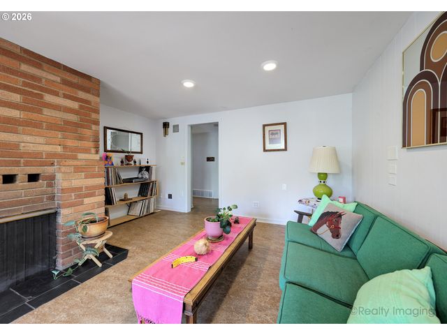 7811 Ne PRESCOTT St, Portland, OR 97218