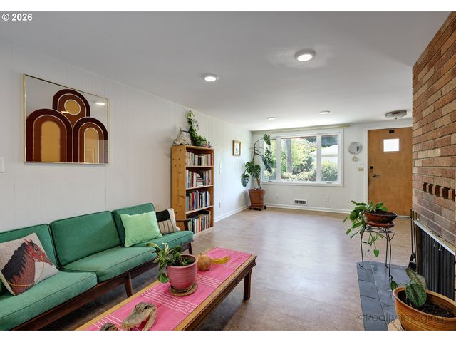 7811 Ne PRESCOTT St, Portland, OR 97218