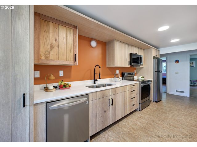 7811 Ne PRESCOTT St, Portland, OR 97218