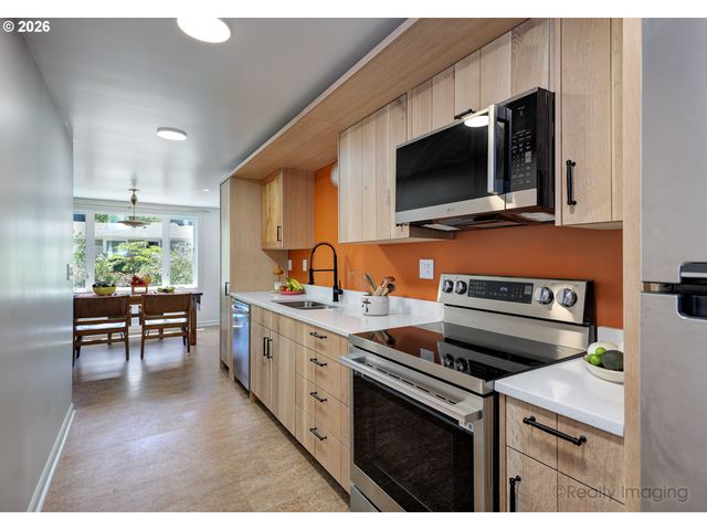 7811 Ne PRESCOTT St, Portland, OR 97218