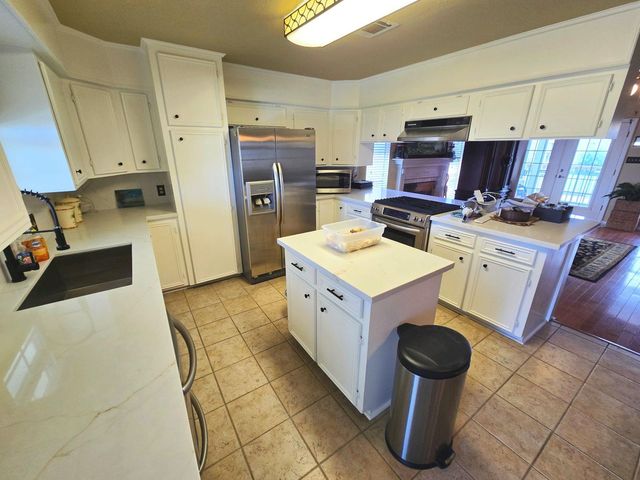 1 N Pelican Street, La Marque, TX 77568