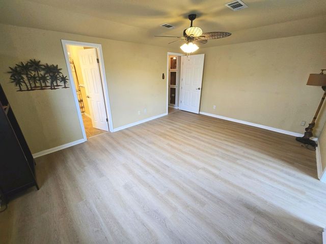 1 N Pelican Street, La Marque, TX 77568