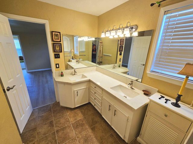 1 N Pelican Street, La Marque, TX 77568