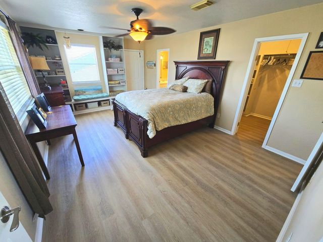 1 N Pelican Street, La Marque, TX 77568