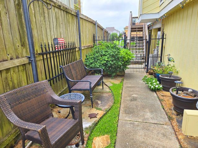 1 N Pelican Street, La Marque, TX 77568