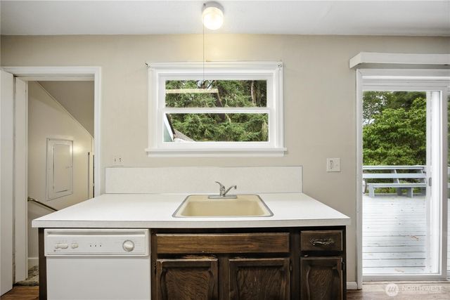 306 E SR 4, Cathlamet, WA 98612