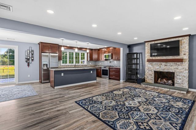 263 College Hwy, Southampton, MA 01073