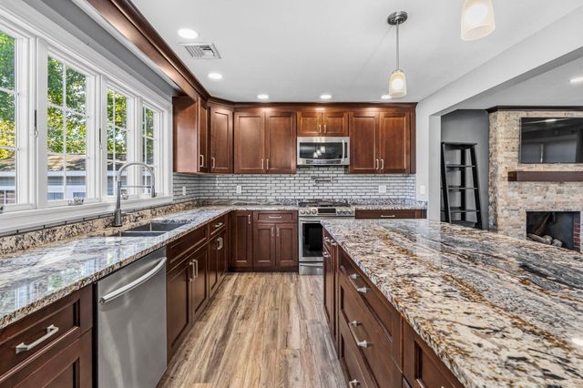 263 College Hwy, Southampton, MA 01073