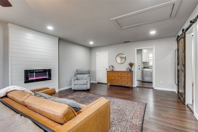 3205 S Lipsey Street, Decatur, TX 76234