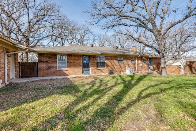 3205 S Lipsey Street, Decatur, TX 76234