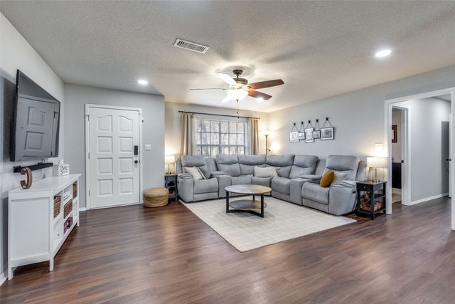 3205 S Lipsey Street, Decatur, TX 76234