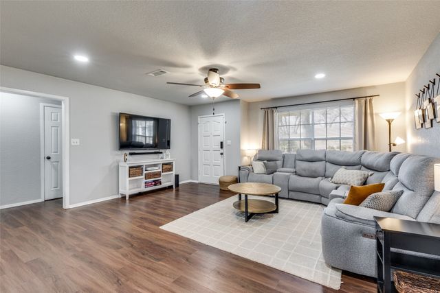 3205 S Lipsey Street, Decatur, TX 76234