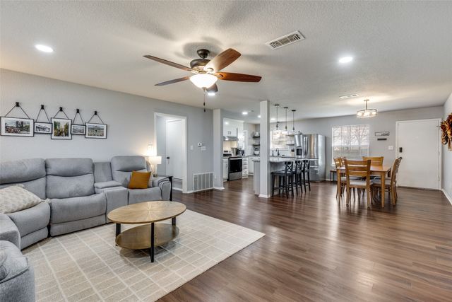 3205 S Lipsey Street, Decatur, TX 76234