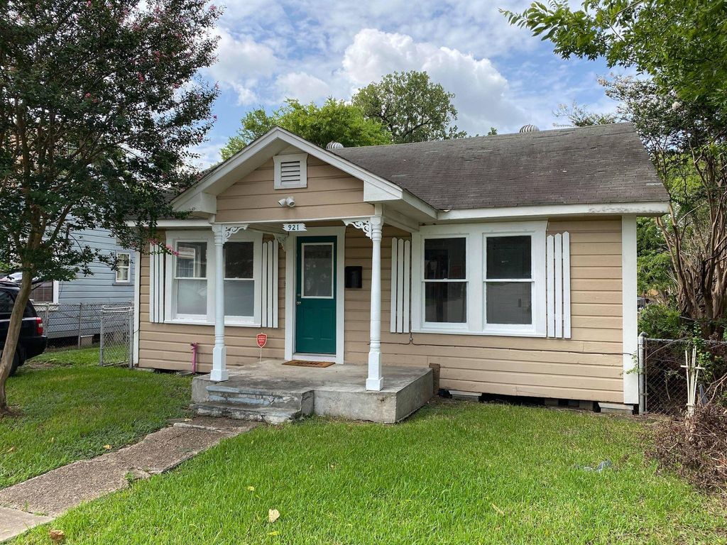 921 Booth Street, Houston, TX 77009
