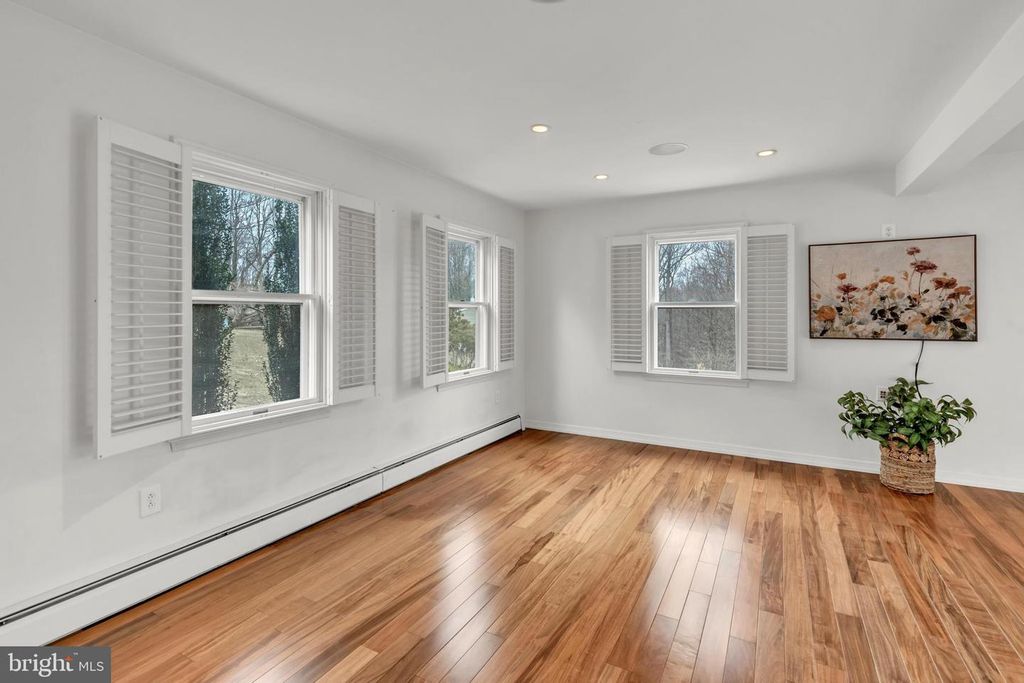 121 RIDGEWOOD CIR, Downingtown, PA 19335