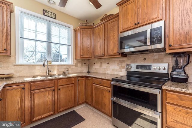 30 KOMEN CT, Sellersville, PA 18960