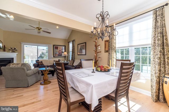 30 KOMEN CT, Sellersville, PA 18960