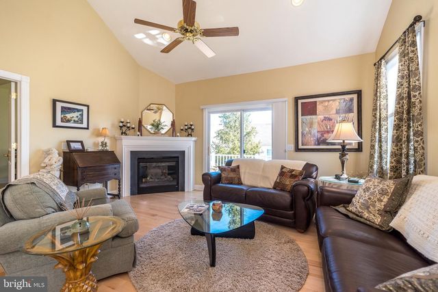 30 KOMEN CT, Sellersville, PA 18960