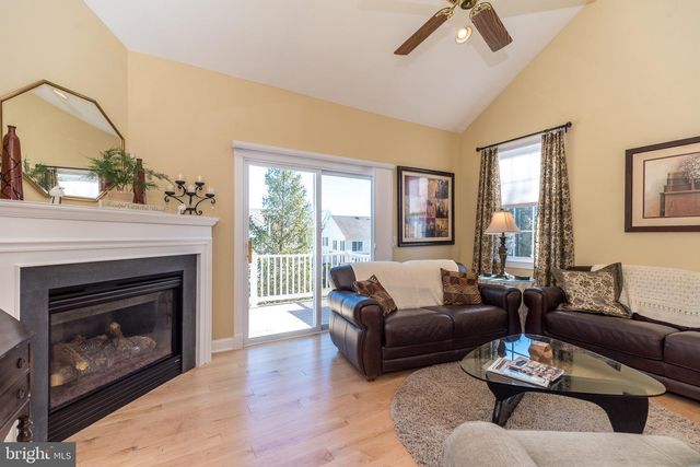 30 KOMEN CT, Sellersville, PA 18960