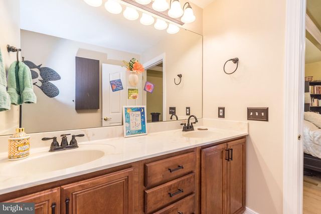 30 KOMEN CT, Sellersville, PA 18960