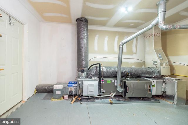 30 KOMEN CT, Sellersville, PA 18960