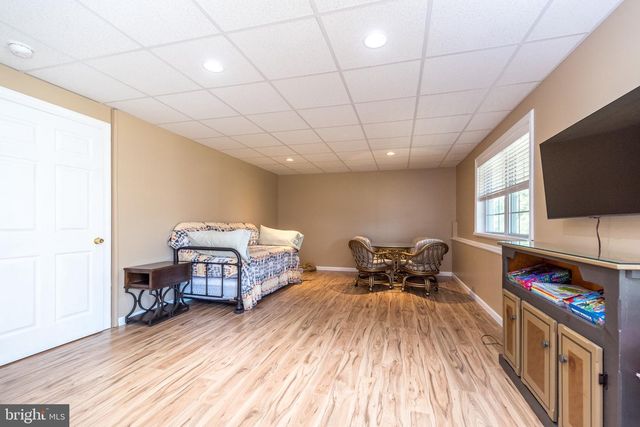 30 KOMEN CT, Sellersville, PA 18960