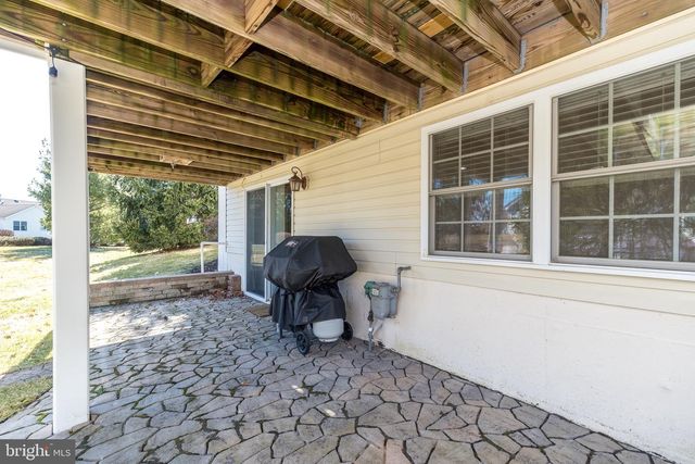 30 KOMEN CT, Sellersville, PA 18960