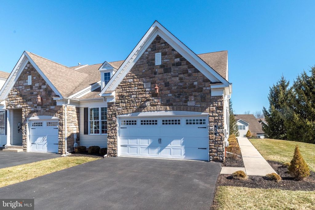 30 KOMEN CT, Sellersville, PA 18960