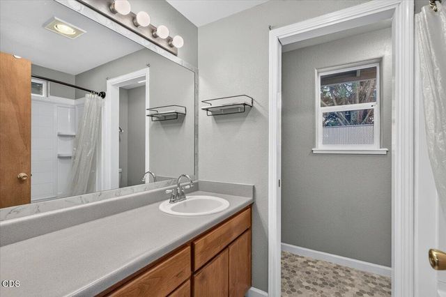 100 Brierwood Drive, Talent, OR 97540
