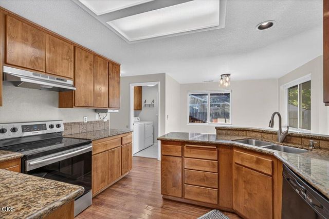 100 Brierwood Drive, Talent, OR 97540