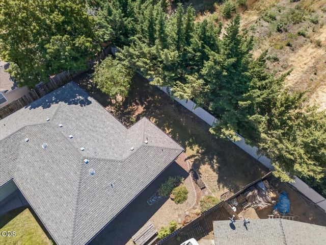 100 Brierwood Drive, Talent, OR 97540
